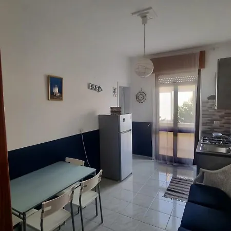 Il Girasole, Distante Solo 200 Mt. Reali Dal Mare * Lido Marini