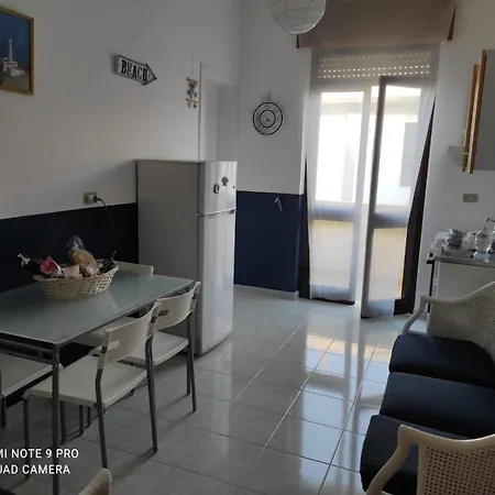 Il Girasole, Distante Solo 200 Mt. Reali Dal Mare *