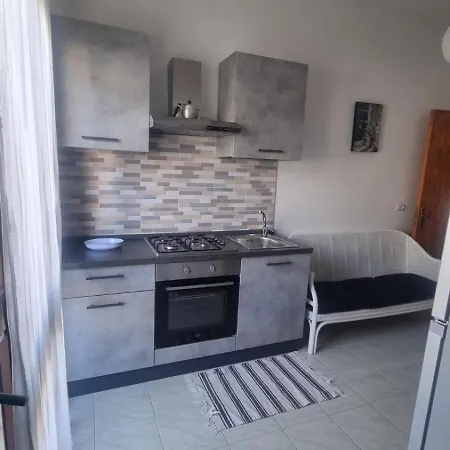 Il Girasole, Distante Solo 200 Mt. Reali Dal Mare *